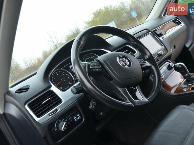 Черный Фольксваген Туарег, объемом двигателя 2.97 л и пробегом 267 тыс. км за 16450 $, фото 37 на Automoto.ua