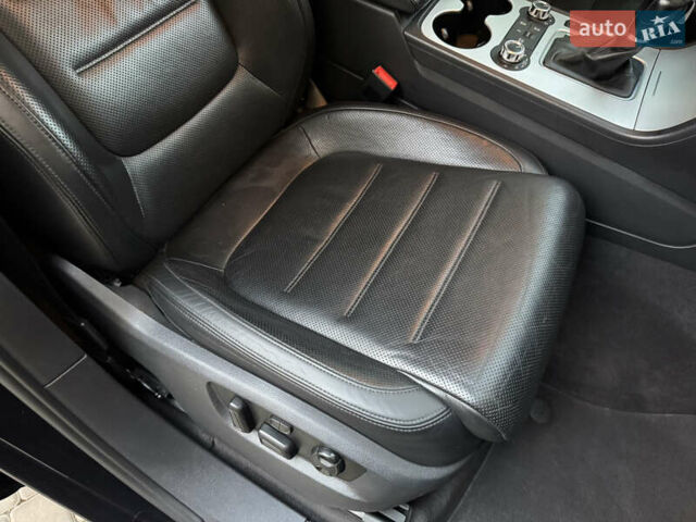 Черный Фольксваген Туарег, объемом двигателя 3 л и пробегом 250 тыс. км за 19000 $, фото 23 на Automoto.ua