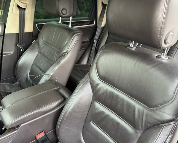 Черный Фольксваген Туарег, объемом двигателя 2.97 л и пробегом 160 тыс. км за 21000 $, фото 12 на Automoto.ua