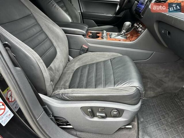 Черный Фольксваген Туарег, объемом двигателя 3 л и пробегом 225 тыс. км за 15650 $, фото 75 на Automoto.ua