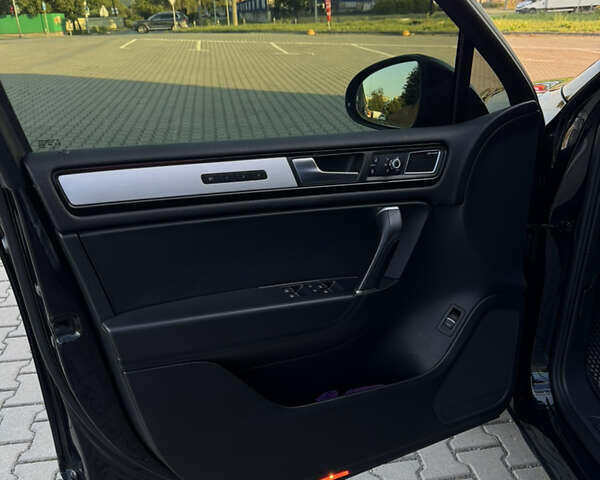 Чорний Фольксваген Туарег, об'ємом двигуна 2.97 л та пробігом 277 тис. км за 23300 $, фото 12 на Automoto.ua