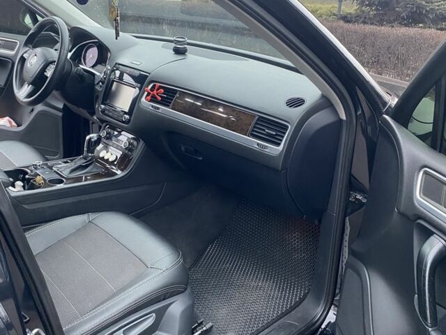 Черный Фольксваген Туарег, объемом двигателя 3 л и пробегом 280 тыс. км за 16800 $, фото 1 на Automoto.ua