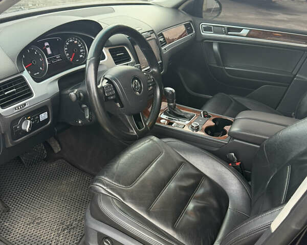 Чорний Фольксваген Туарег, об'ємом двигуна 2.97 л та пробігом 275 тис. км за 16800 $, фото 14 на Automoto.ua