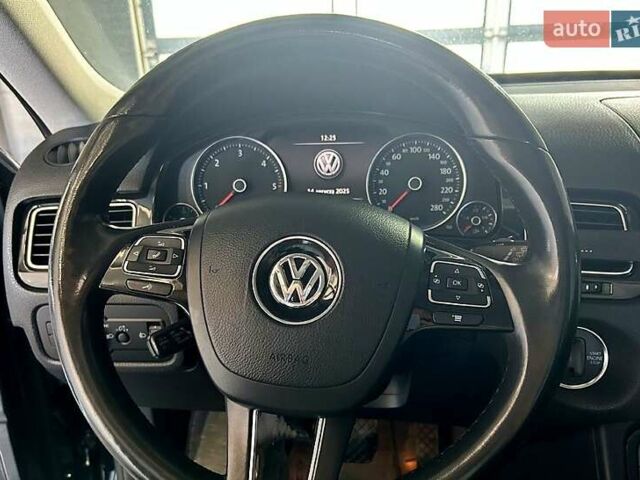 Чорний Фольксваген Туарег, об'ємом двигуна 3 л та пробігом 242 тис. км за 18750 $, фото 4 на Automoto.ua