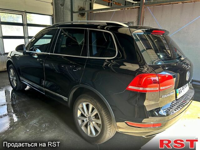 Чорний Фольксваген Туарег, об'ємом двигуна 3 л та пробігом 242 тис. км за 18750 $, фото 4 на Automoto.ua