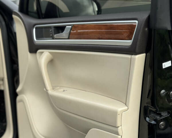 Черный Фольксваген Туарег, объемом двигателя 2.97 л и пробегом 310 тыс. км за 15200 $, фото 46 на Automoto.ua