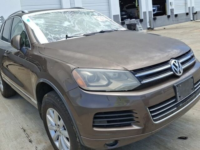 Чорний Фольксваген Туарег, об'ємом двигуна 3 л та пробігом 360 тис. км за 11562 $, фото 3 на Automoto.ua