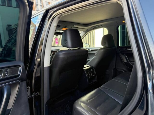 Чорний Фольксваген Туарег, об'ємом двигуна 3 л та пробігом 187 тис. км за 13800 $, фото 12 на Automoto.ua