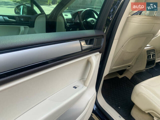 Чорний Фольксваген Туарег, об'ємом двигуна 3 л та пробігом 269 тис. км за 19999 $, фото 17 на Automoto.ua