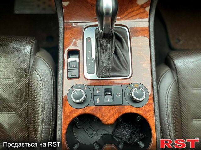 Черный Фольксваген Туарег, объемом двигателя 3 л и пробегом 258 тыс. км за 20600 $, фото 13 на Automoto.ua