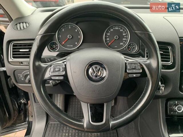 Черный Фольксваген Туарег, объемом двигателя 2.97 л и пробегом 198 тыс. км за 18000 $, фото 19 на Automoto.ua