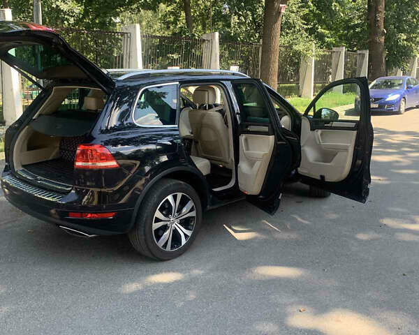 Чорний Фольксваген Туарег, об'ємом двигуна 3 л та пробігом 269 тис. км за 19999 $, фото 3 на Automoto.ua