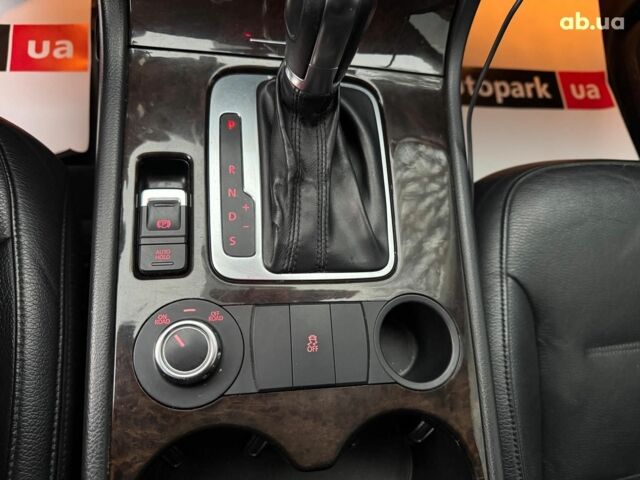 Черный Фольксваген Туарег, объемом двигателя 3 л и пробегом 308 тыс. км за 16490 $, фото 25 на Automoto.ua