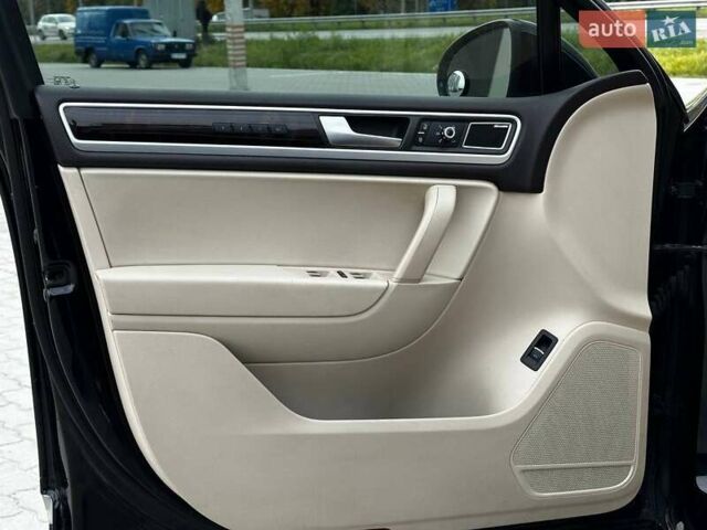 Чорний Фольксваген Туарег, об'ємом двигуна 2.97 л та пробігом 318 тис. км за 15999 $, фото 13 на Automoto.ua