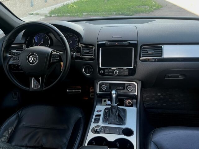 Чорний Фольксваген Туарег, об'ємом двигуна 3 л та пробігом 275 тис. км за 17900 $, фото 8 на Automoto.ua