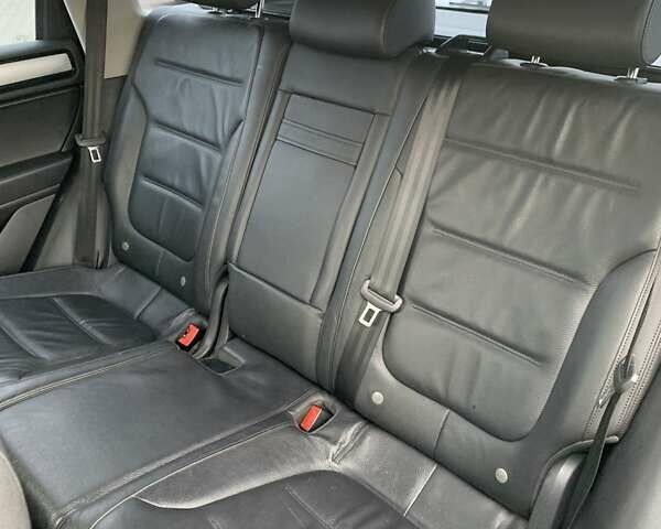 Черный Фольксваген Туарег, объемом двигателя 2.97 л и пробегом 198 тыс. км за 18000 $, фото 31 на Automoto.ua