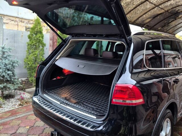 Черный Фольксваген Туарег, объемом двигателя 3 л и пробегом 250 тыс. км за 17300 $, фото 4 на Automoto.ua