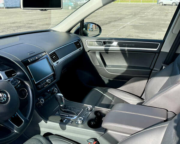 Чорний Фольксваген Туарег, об'ємом двигуна 3 л та пробігом 91 тис. км за 29900 $, фото 41 на Automoto.ua