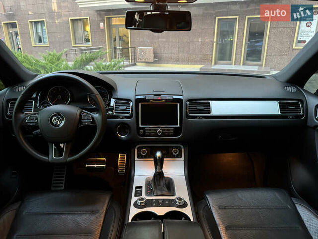 Черный Фольксваген Туарег, объемом двигателя 3 л и пробегом 250 тыс. км за 19000 $, фото 20 на Automoto.ua