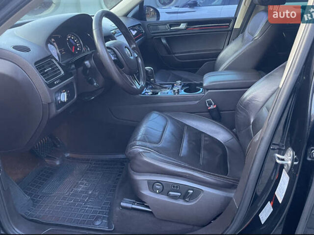 Чорний Фольксваген Туарег, об'ємом двигуна 2.97 л та пробігом 268 тис. км за 18000 $, фото 5 на Automoto.ua