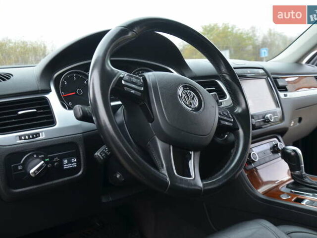 Черный Фольксваген Туарег, объемом двигателя 2.97 л и пробегом 267 тыс. км за 16450 $, фото 38 на Automoto.ua