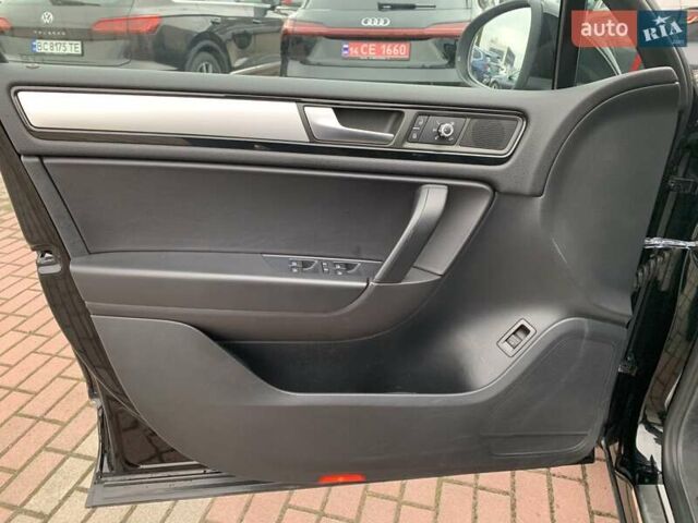 Черный Фольксваген Туарег, объемом двигателя 2.97 л и пробегом 198 тыс. км за 18000 $, фото 14 на Automoto.ua