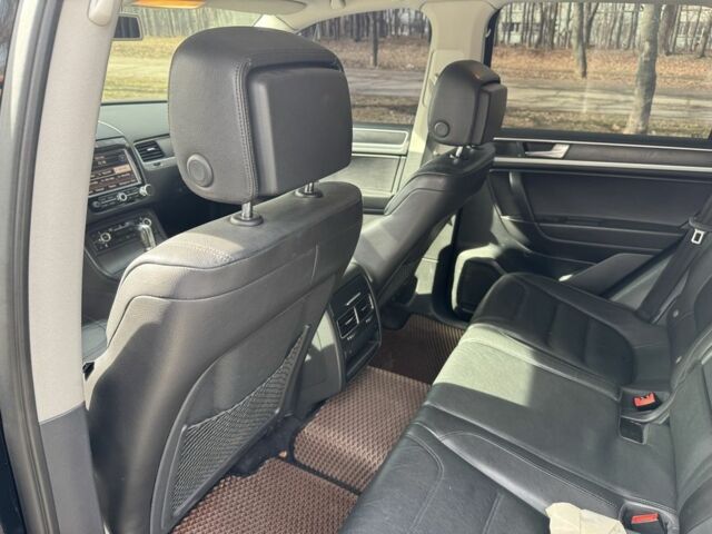 Чорний Фольксваген Туарег, об'ємом двигуна 3 л та пробігом 307 тис. км за 17000 $, фото 9 на Automoto.ua