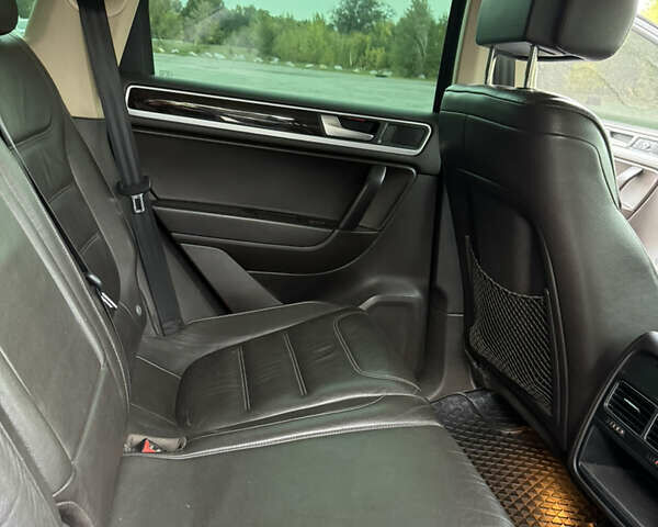 Черный Фольксваген Туарег, объемом двигателя 2.97 л и пробегом 160 тыс. км за 21000 $, фото 11 на Automoto.ua