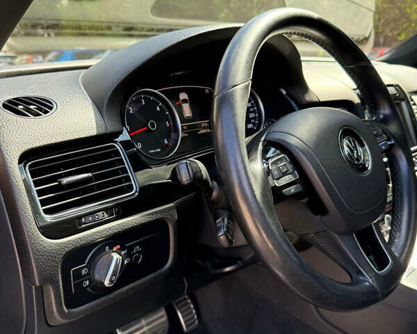 Чорний Фольксваген Туарег, об'ємом двигуна 3 л та пробігом 343 тис. км за 19900 $, фото 6 на Automoto.ua