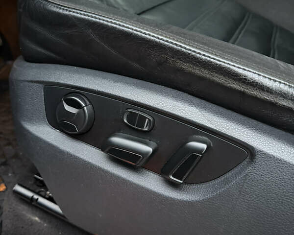 Черный Фольксваген Туарег, объемом двигателя 4.13 л и пробегом 211 тыс. км за 13999 $, фото 20 на Automoto.ua