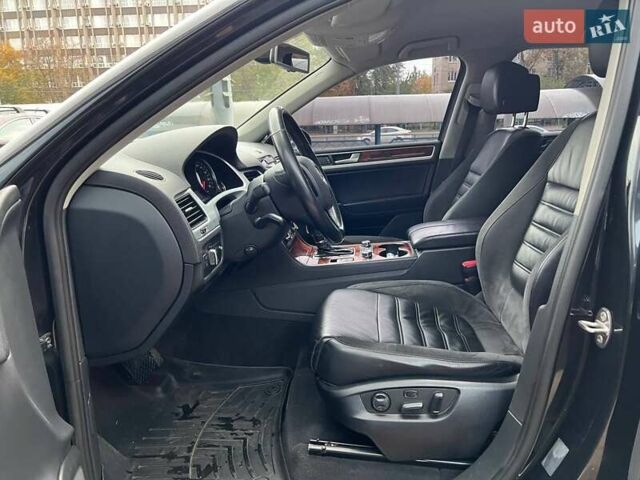 Чорний Фольксваген Туарег, об'ємом двигуна 3 л та пробігом 433 тис. км за 16700 $, фото 5 на Automoto.ua