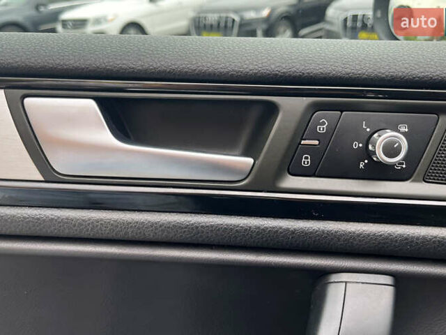 Черный Фольксваген Туарег, объемом двигателя 2.97 л и пробегом 370 тыс. км за 17800 $, фото 10 на Automoto.ua