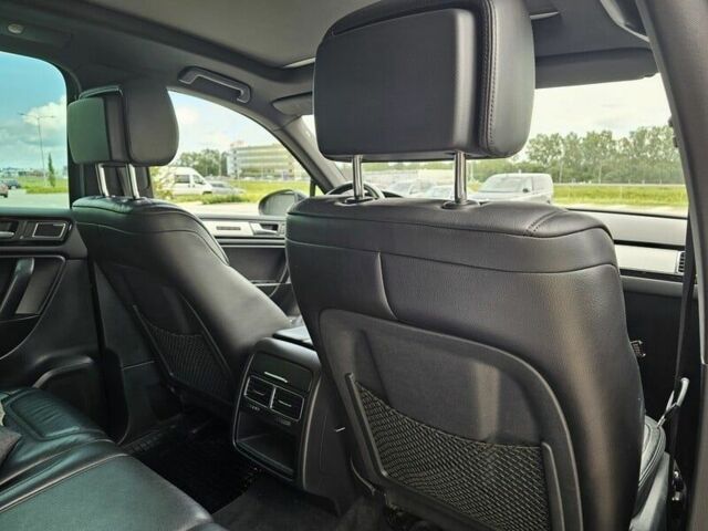 Черный Фольксваген Туарег, объемом двигателя 3 л и пробегом 238 тыс. км за 4800 $, фото 6 на Automoto.ua