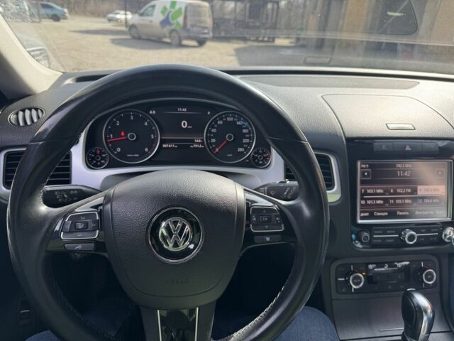 Чорний Фольксваген Туарег, об'ємом двигуна 3 л та пробігом 307 тис. км за 17000 $, фото 10 на Automoto.ua