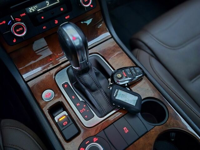 Черный Фольксваген Туарег, объемом двигателя 3 л и пробегом 250 тыс. км за 17300 $, фото 19 на Automoto.ua