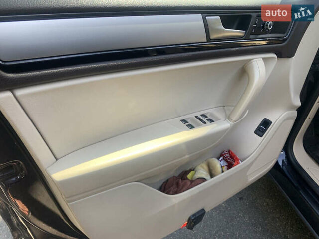 Чорний Фольксваген Туарег, об'ємом двигуна 3 л та пробігом 269 тис. км за 19999 $, фото 11 на Automoto.ua