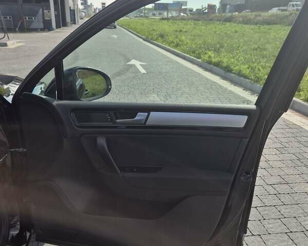 Чорний Фольксваген Туарег, об'ємом двигуна 2.97 л та пробігом 196 тис. км за 18500 $, фото 19 на Automoto.ua