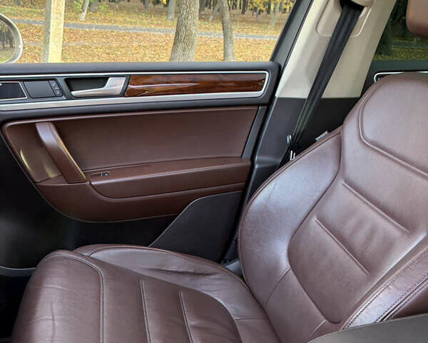 Чорний Фольксваген Туарег, об'ємом двигуна 2.97 л та пробігом 222 тис. км за 20000 $, фото 5 на Automoto.ua