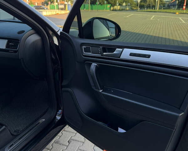 Чорний Фольксваген Туарег, об'ємом двигуна 2.97 л та пробігом 277 тис. км за 23300 $, фото 19 на Automoto.ua