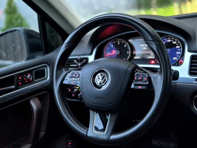 Черный Фольксваген Туарег, объемом двигателя 3 л и пробегом 250 тыс. км за 17300 $, фото 22 на Automoto.ua