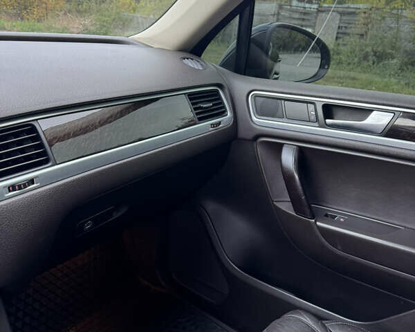 Черный Фольксваген Туарег, объемом двигателя 2.97 л и пробегом 160 тыс. км за 21000 $, фото 13 на Automoto.ua