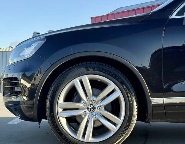 Чорний Фольксваген Туарег, об'ємом двигуна 3 л та пробігом 91 тис. км за 29900 $, фото 2 на Automoto.ua