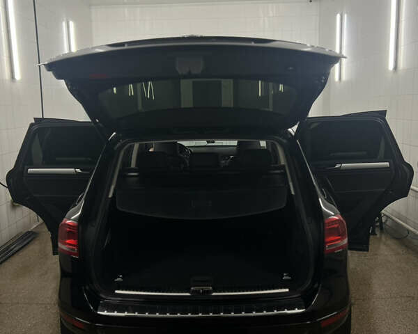 Чорний Фольксваген Туарег, об'ємом двигуна 2.97 л та пробігом 242 тис. км за 17000 $, фото 12 на Automoto.ua