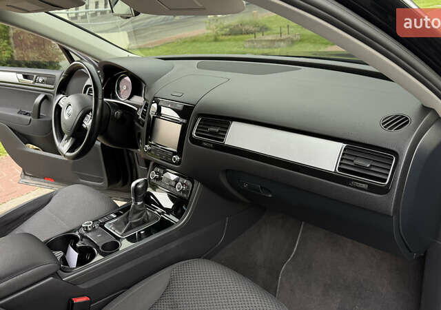 Чорний Фольксваген Туарег, об'ємом двигуна 2.97 л та пробігом 238 тис. км за 17300 $, фото 35 на Automoto.ua