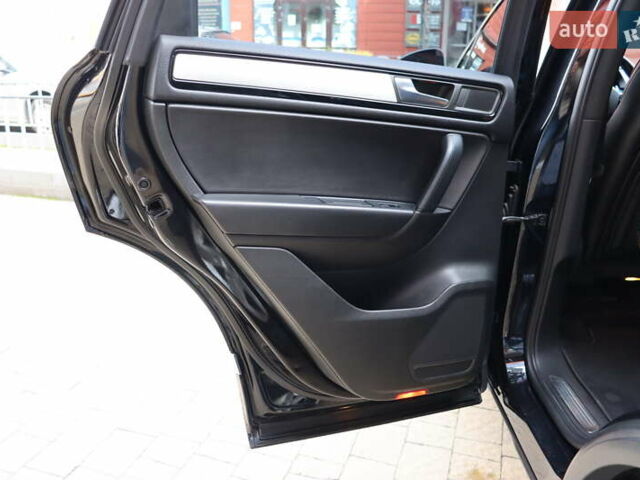 Черный Фольксваген Туарег, объемом двигателя 3 л и пробегом 284 тыс. км за 17800 $, фото 30 на Automoto.ua