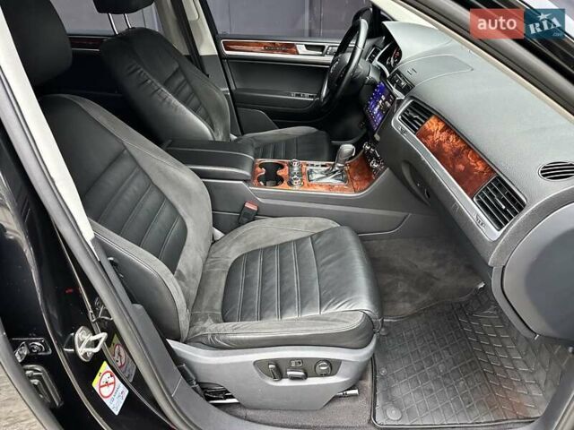 Черный Фольксваген Туарег, объемом двигателя 3 л и пробегом 225 тыс. км за 15650 $, фото 73 на Automoto.ua