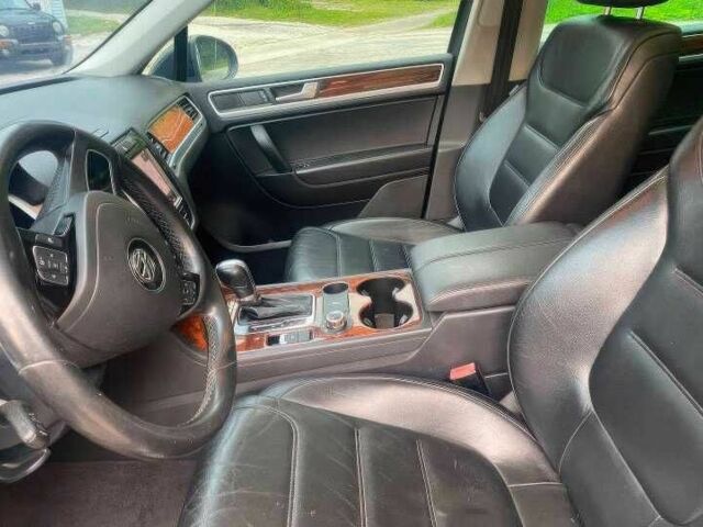 Чорний Фольксваген Туарег, об'ємом двигуна 3 л та пробігом 150 тис. км за 7000 $, фото 7 на Automoto.ua