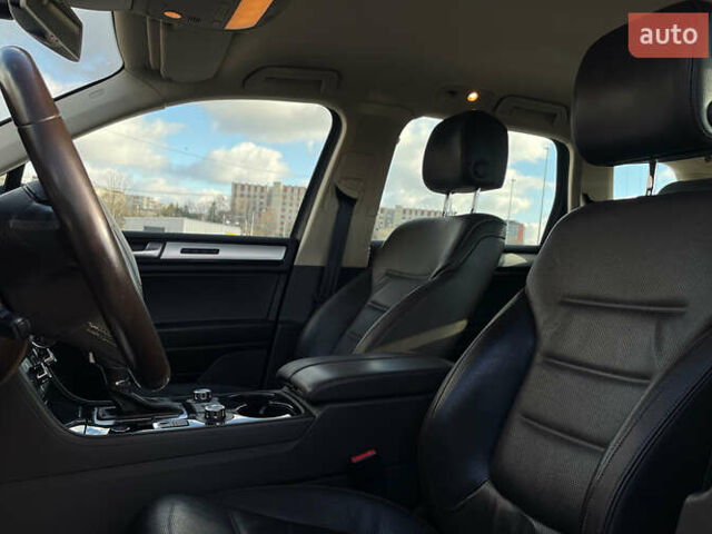 Черный Фольксваген Туарег, объемом двигателя 2.97 л и пробегом 183 тыс. км за 20750 $, фото 6 на Automoto.ua