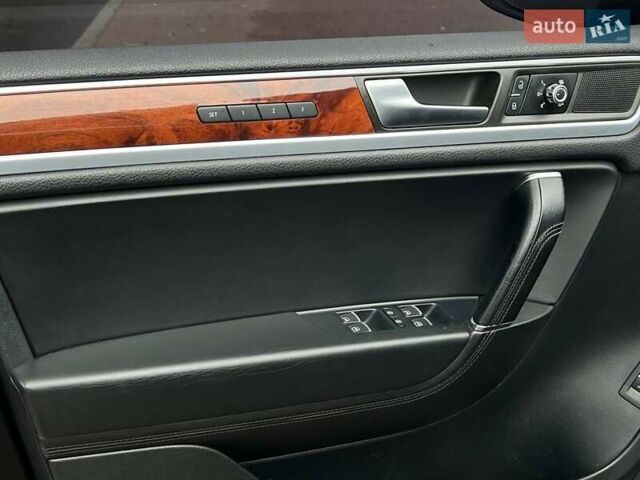 Чорний Фольксваген Туарег, об'ємом двигуна 3 л та пробігом 433 тис. км за 16700 $, фото 14 на Automoto.ua