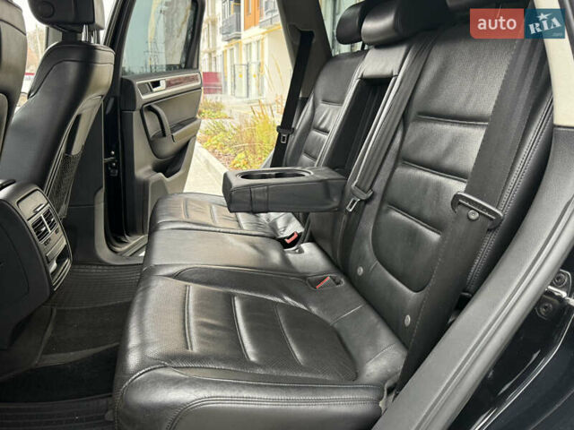 Черный Фольксваген Туарег, объемом двигателя 2.97 л и пробегом 278 тыс. км за 20500 $, фото 57 на Automoto.ua